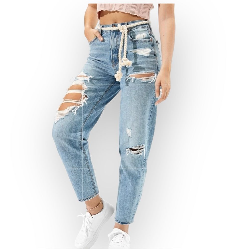 American Eagle AE Ripped Relaxed Mom Jean In Distressed Blue Size 00